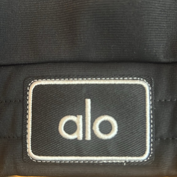 ALO Yoga Wintry Line Cropped Jacket - Picture 4 of 16